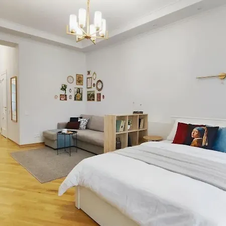 Stylish, In An Old House, Historic Center Apartment Almaty Exterior photo