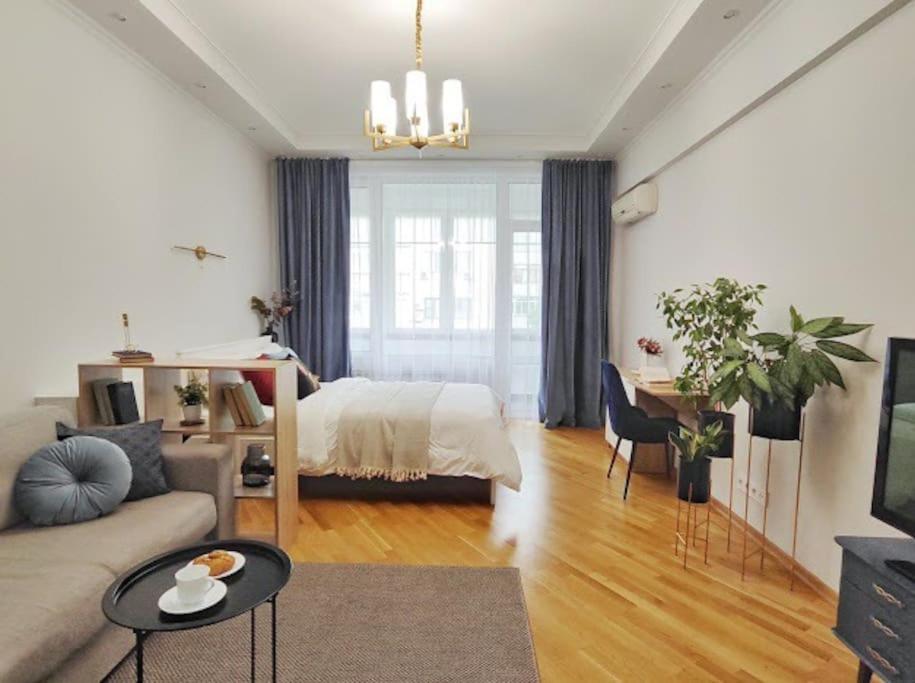 Stylish, In An Old House, Historic Center Apartment