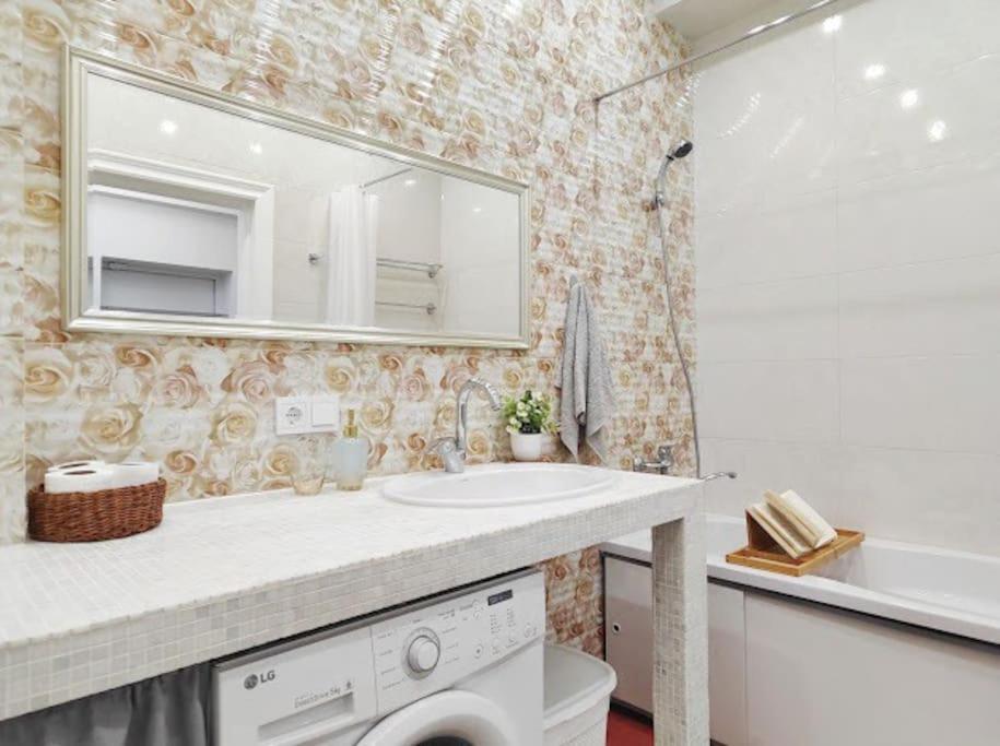 Apartment Stylish, In An Old House, Historic Center Almaty